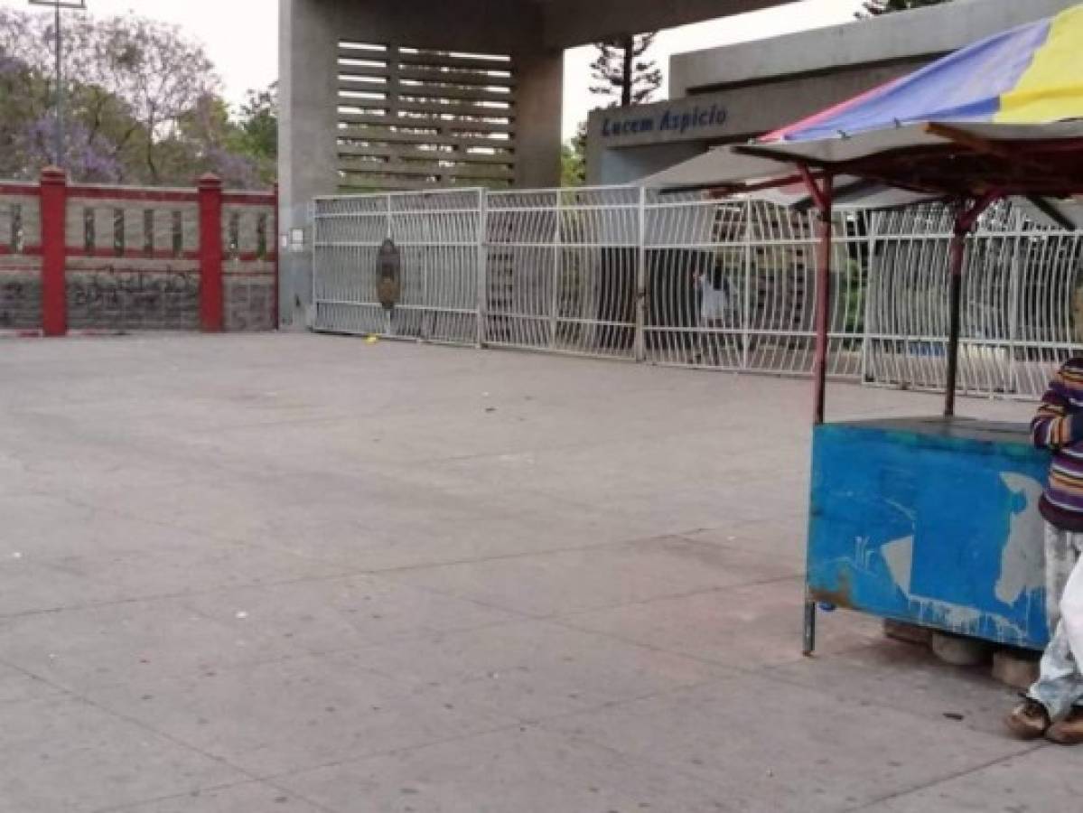 Estudiantes se toman portones de la UNAH e interrumpen las clases