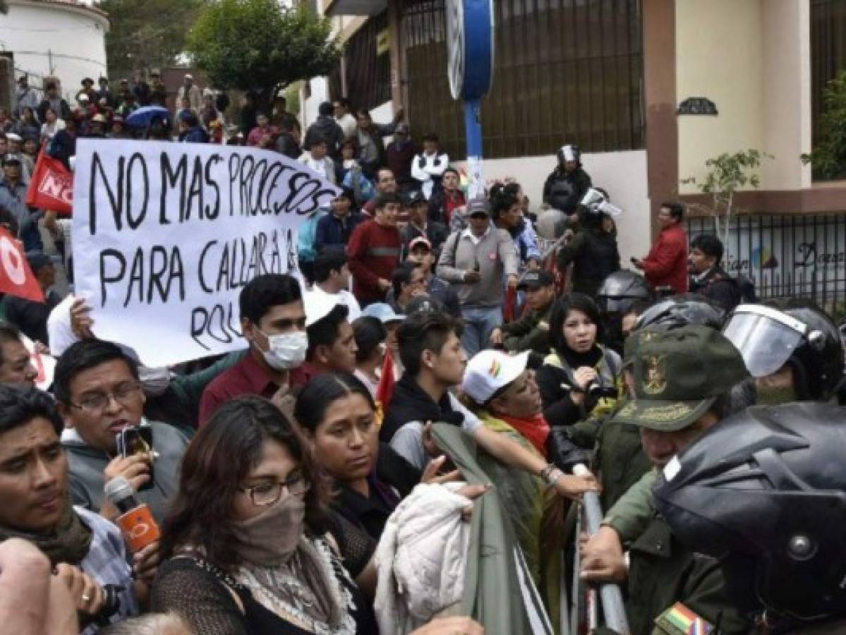 Bolivianos se manifiestan a favor y en contra de repostulación de Evo Morales