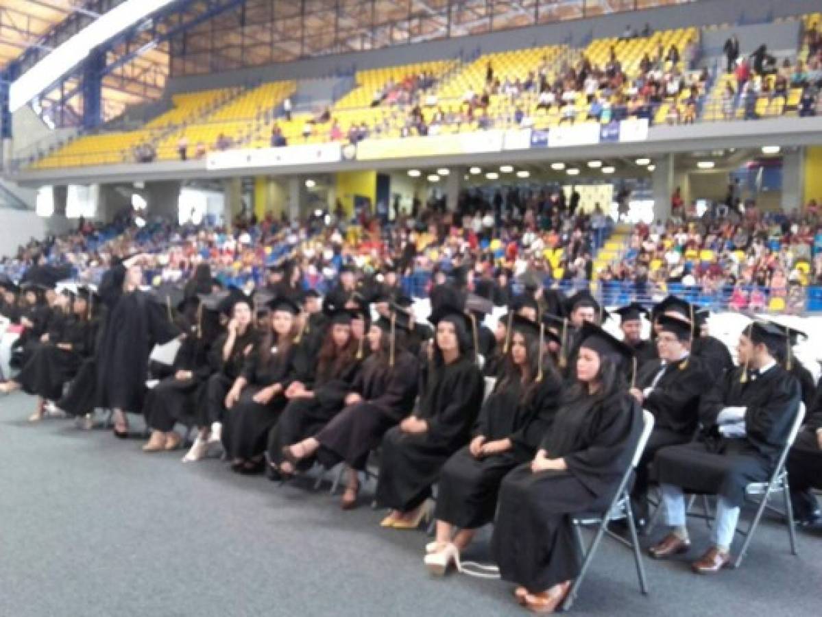 La UNAH gradúa al menos 700 nuevos profesionales