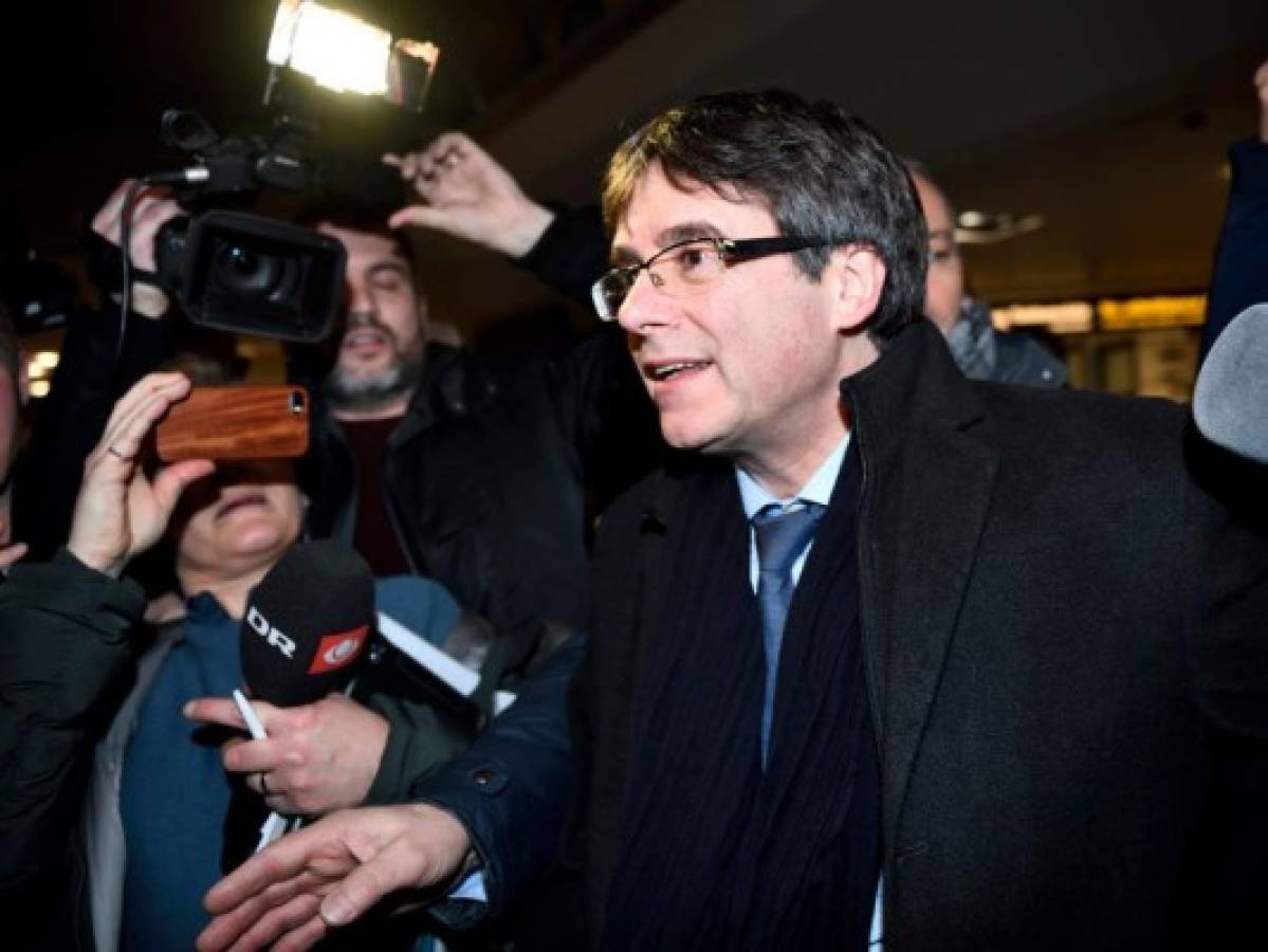 Expresidente catalán Carles Puigdemont llega a Dinamarca