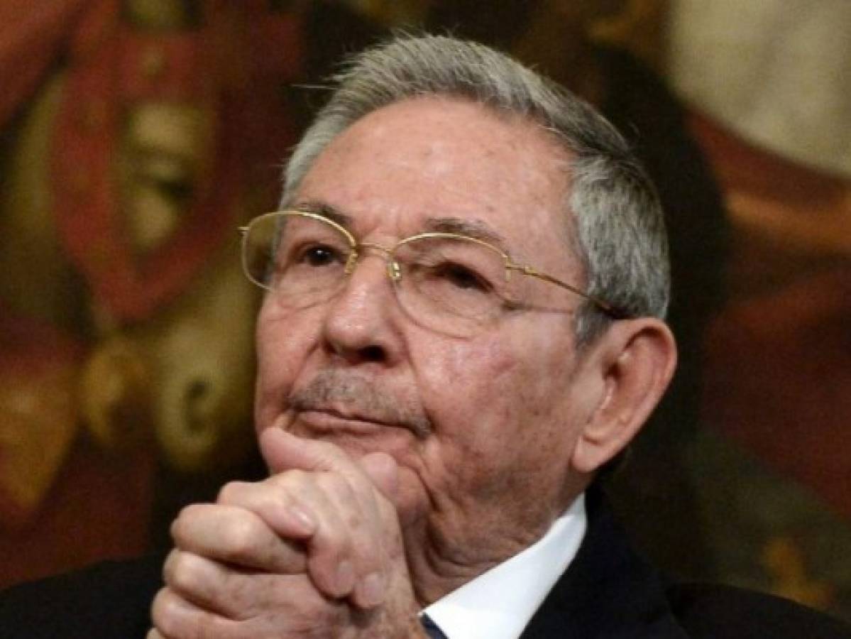 Raúl Castro lídera acto con estudiantes a poco de dejar el poder en Cuba  