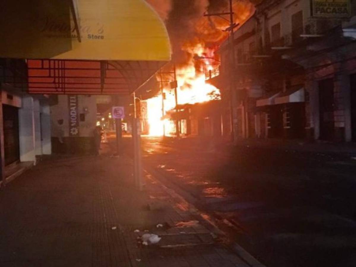 Incendio consume mercado central de San Pedro Sula