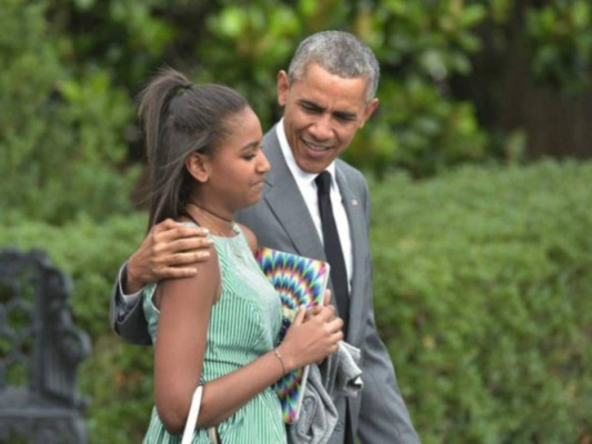 Sasha Obama causa furor en redes por usar atrevido escote