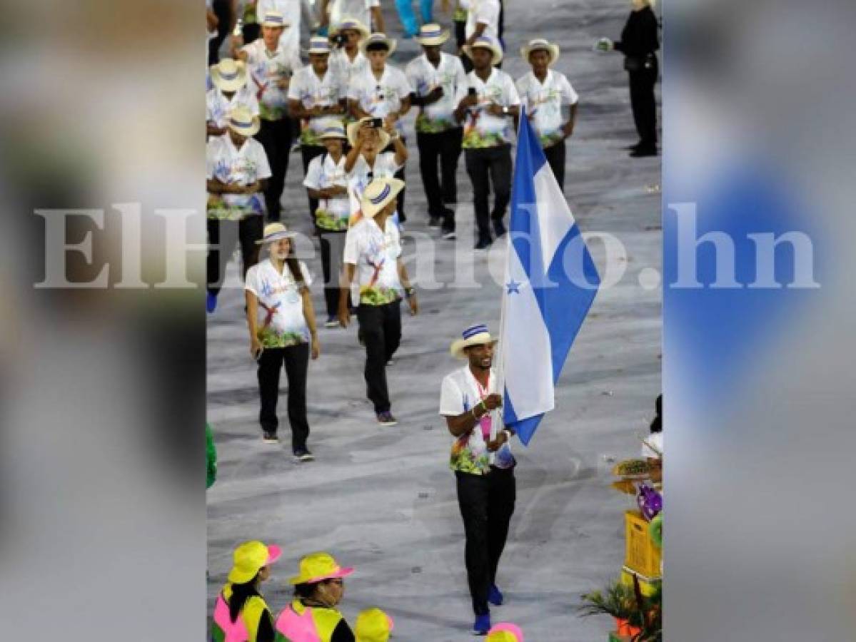 Atletas hondureños hacen su presentación en el Maracaná