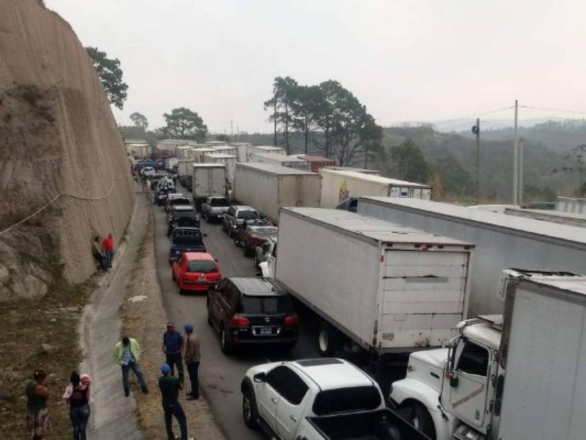 Transportistas de carga pesada se toman las casetas de peaje en Comayagua