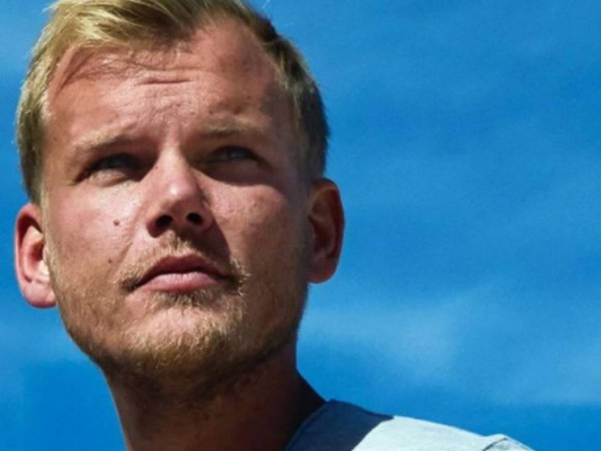 El DJ sueco Avicii se habría suicidado cortando sus venas con un cristal