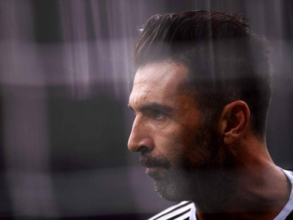 Buffon descarta regresar a la selección italiana