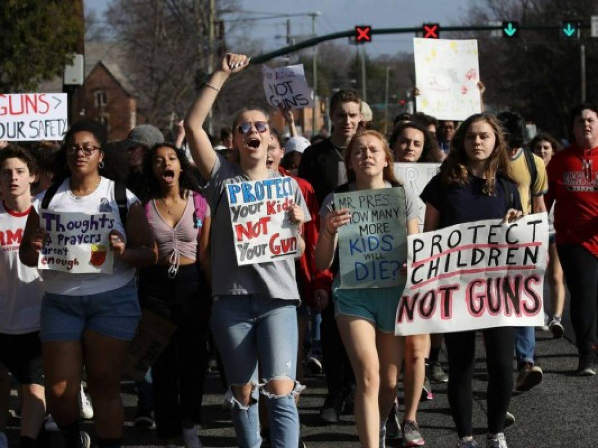 Los 'chicos de Parkland' presionan a políticos sobre la venta de armas en EEUU