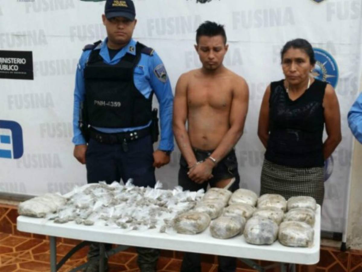 Honduras: Detienen a supuestos miembros de la banda 'La Señorona' con con más de 16 libras de marihuana   