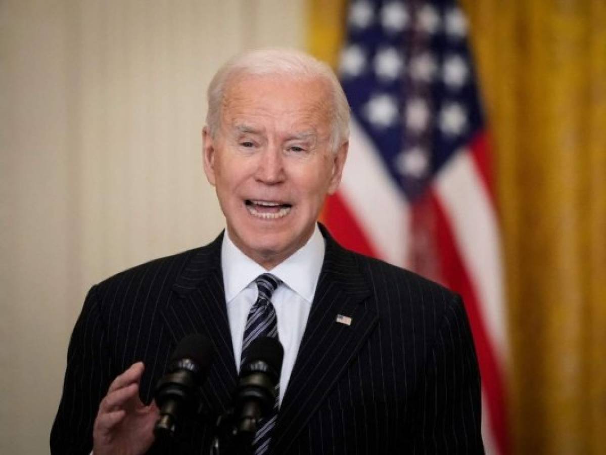 Biden se jacta del ritmo de vacunación en EEUU y planea enviar dosis a México y Canadá  