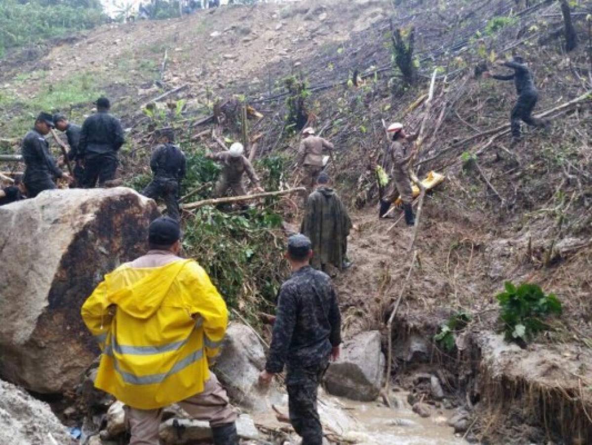 Tres personas muertas y dos desaparecidas deja alud de tierra en zona montañosa de Cuyamel, Omoa