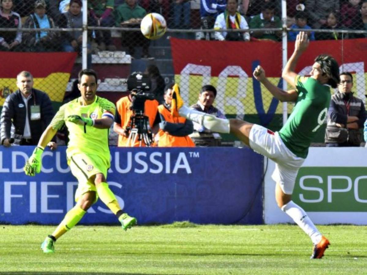 Bolivia complica a Chile al vencerlo 1-0 en La Paz