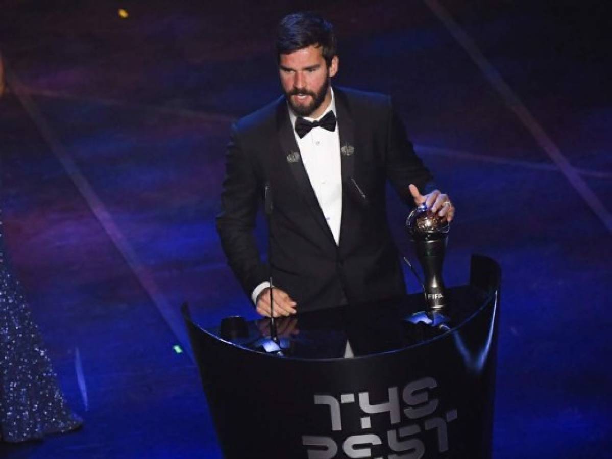 Alisson Becker gana el premio The Best al mejor arquero  