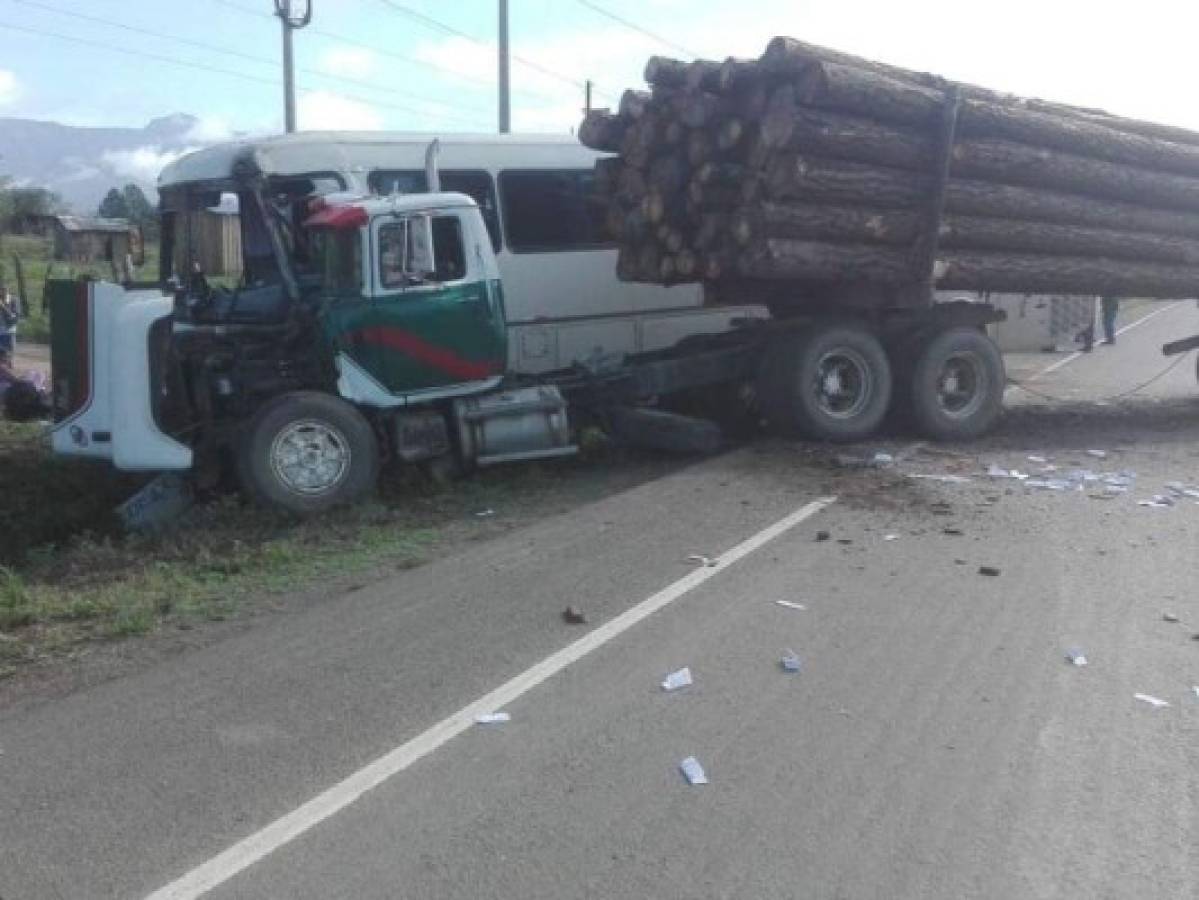 Guaimaca: Accidente entre bus y camión deja varias personas heridas