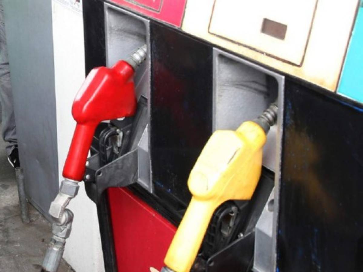 Carburantes bajarán esta semana, pero subirían la próxima