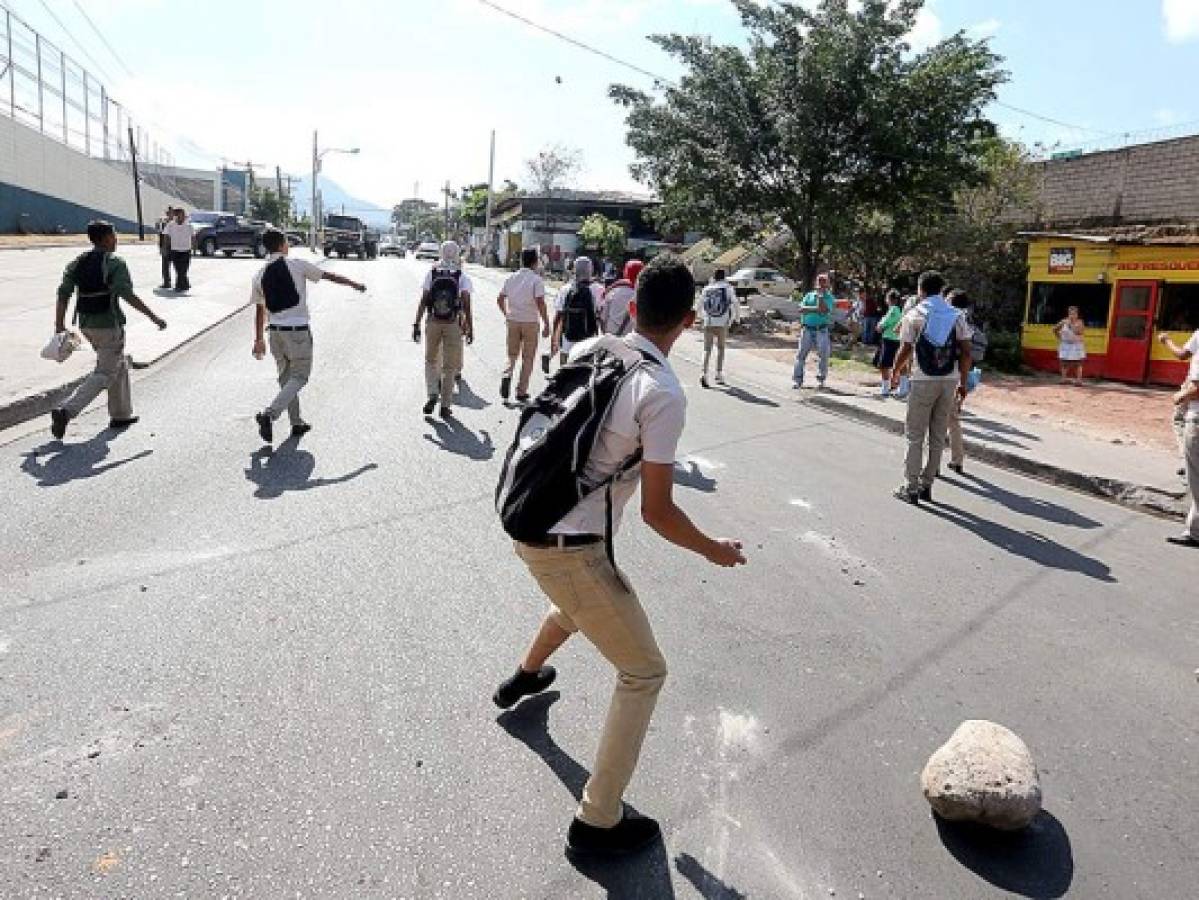 Honduras: Sitiada la Kennedy por actos vandálicos de estudiantes