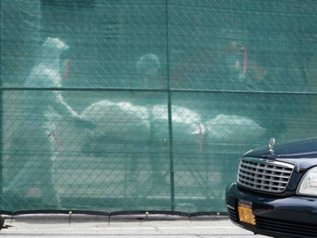 (FILES) In this file photo taken on April 08, 2020 a body is removed from a refrigeration truck serving as a temporary morgue at the Brooklyn Hospital Center, in the Borough of Brooklyn in New York. - US police found 17 bodies piled up in a nursing home morgue in New Jersey, media reported April 16, 2020, highlighting how the coronavirus outbreak is overwhelming long-term care facilities.Officers in the small locality of Andover, around 52 miles (80 kilometers) west of New York City, discovered the bodies following an anonymous tip-off, according to The New York Times. (Photo by Bryan R. Smith / AFP)