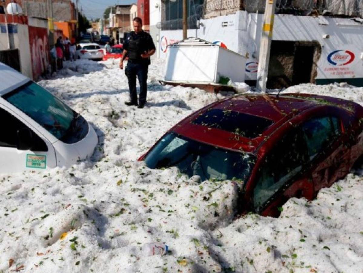 Una inusual granizada cubre de hielo la ciudad mexicana de Guadalajara