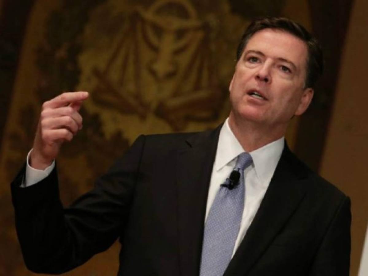 Director de FBI pide desestimar denuncia de Trump