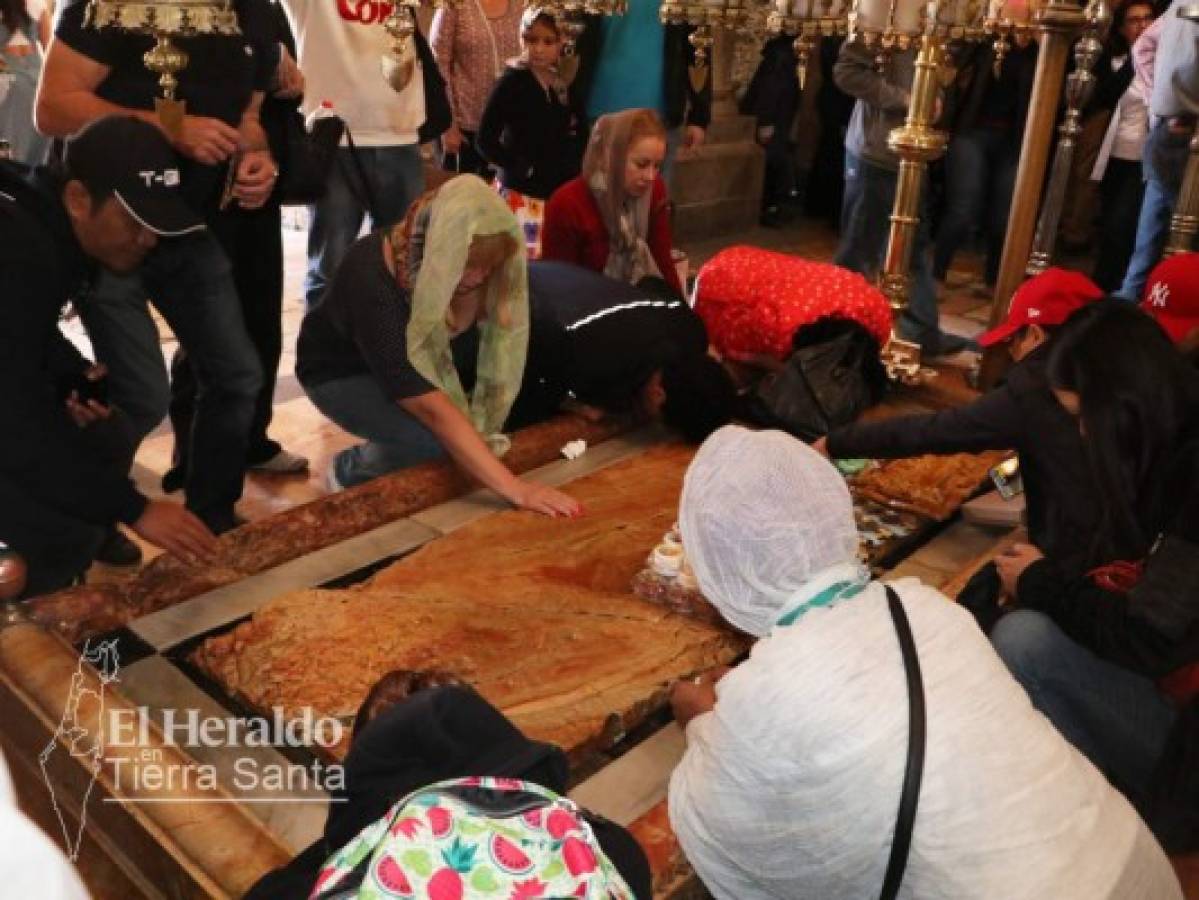 Piedra donde fue preparado el cuerpo de Cristo previo a su sepultura. Foto: EL HERALDO