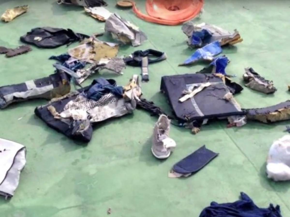 Forense: Restos del avión EgyptAir apuntan a explosión