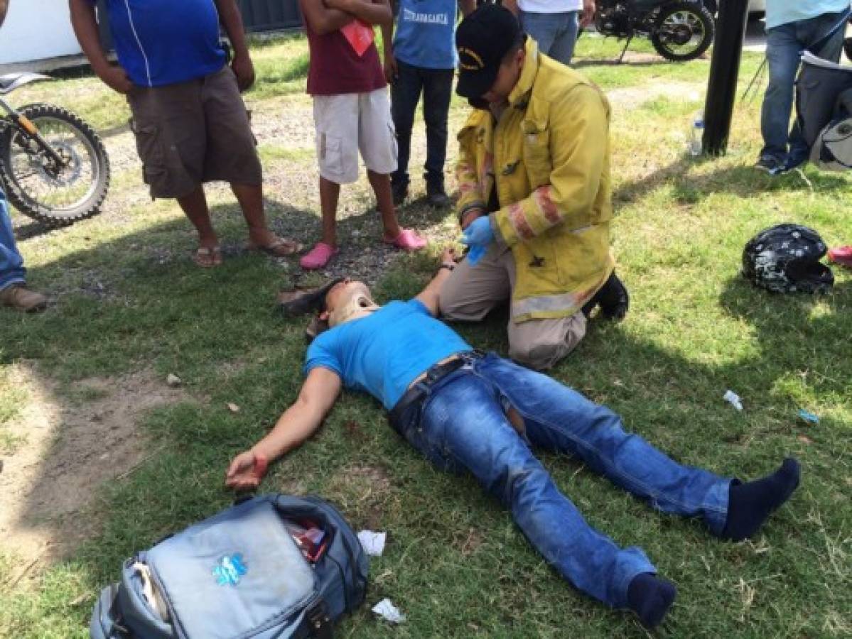 Un lesionado deja colisión entre taxi y motocicleta  