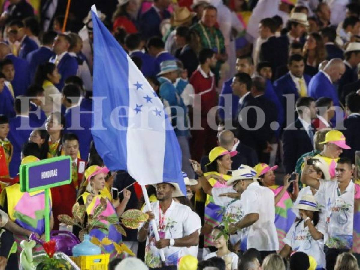 Atletas hondureños hacen su presentación en el Maracaná