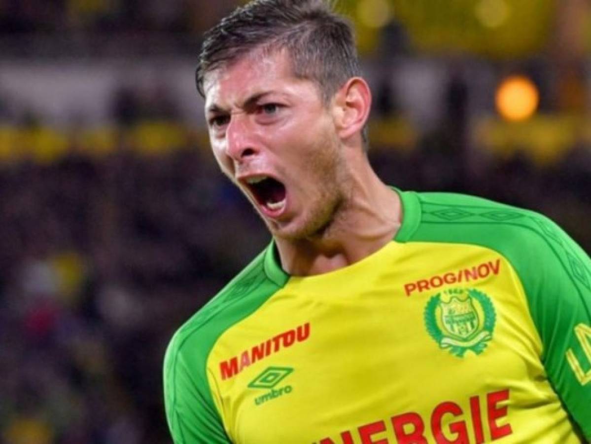 ¿Quién es Emiliano Sala, el delantero argentino que viajaba en el avión que desapareció en el Canal de la Mancha?