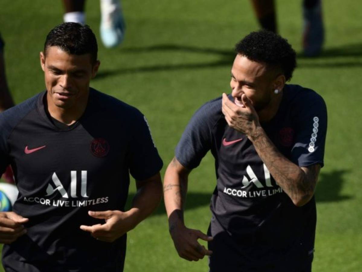 Neymar participa en el entrenamiento del jueves del PSG