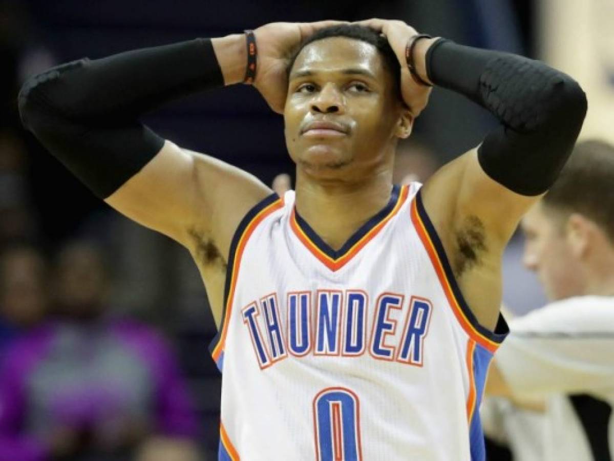 LeBron y Westbrook se lucen en causas perdidas en la NBA