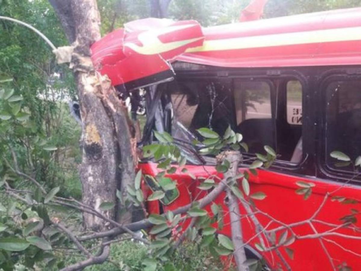 Al menos ocho muertos en accidente de autobús estudiantil en Guatemala