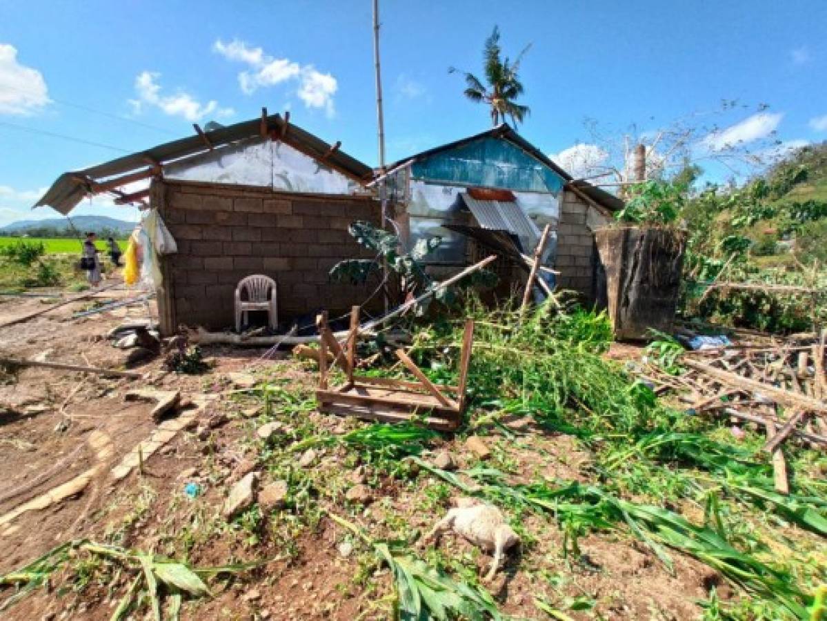 Tifón azota el centro de Filipinas y deja 20 muertos