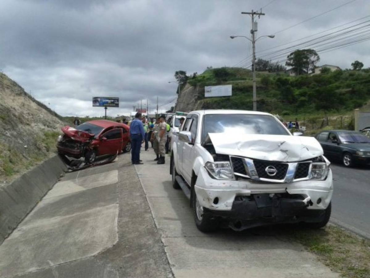 Un lesionado en colisión de cinco carros en anillo periférico