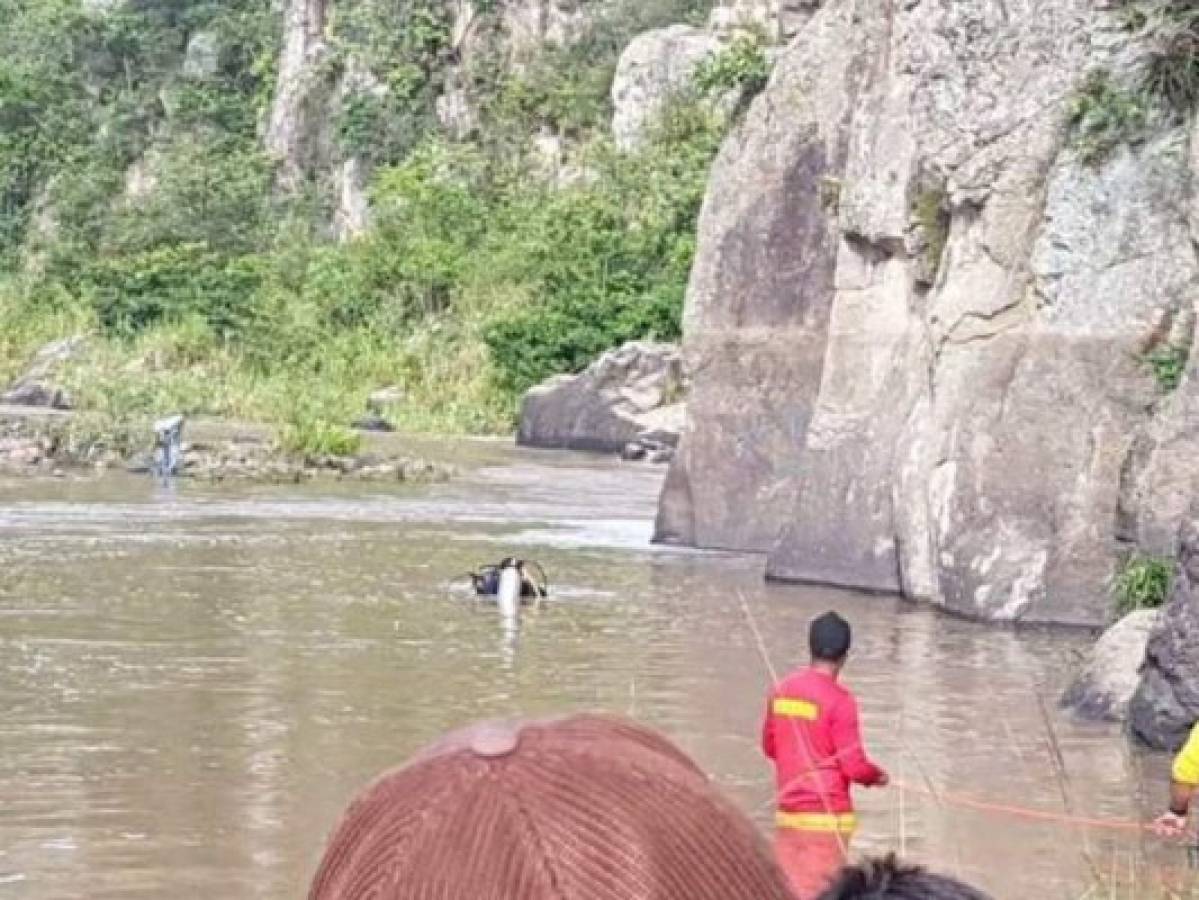 Rescatan cadáver de menor que fue arrastrado por el río en Mateo