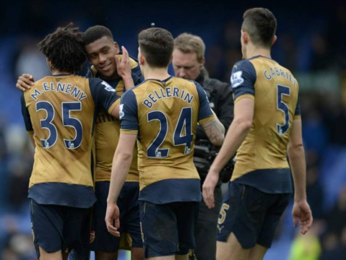 El Arsenal gana 2-0 al Everton y consolida su tercer puesto