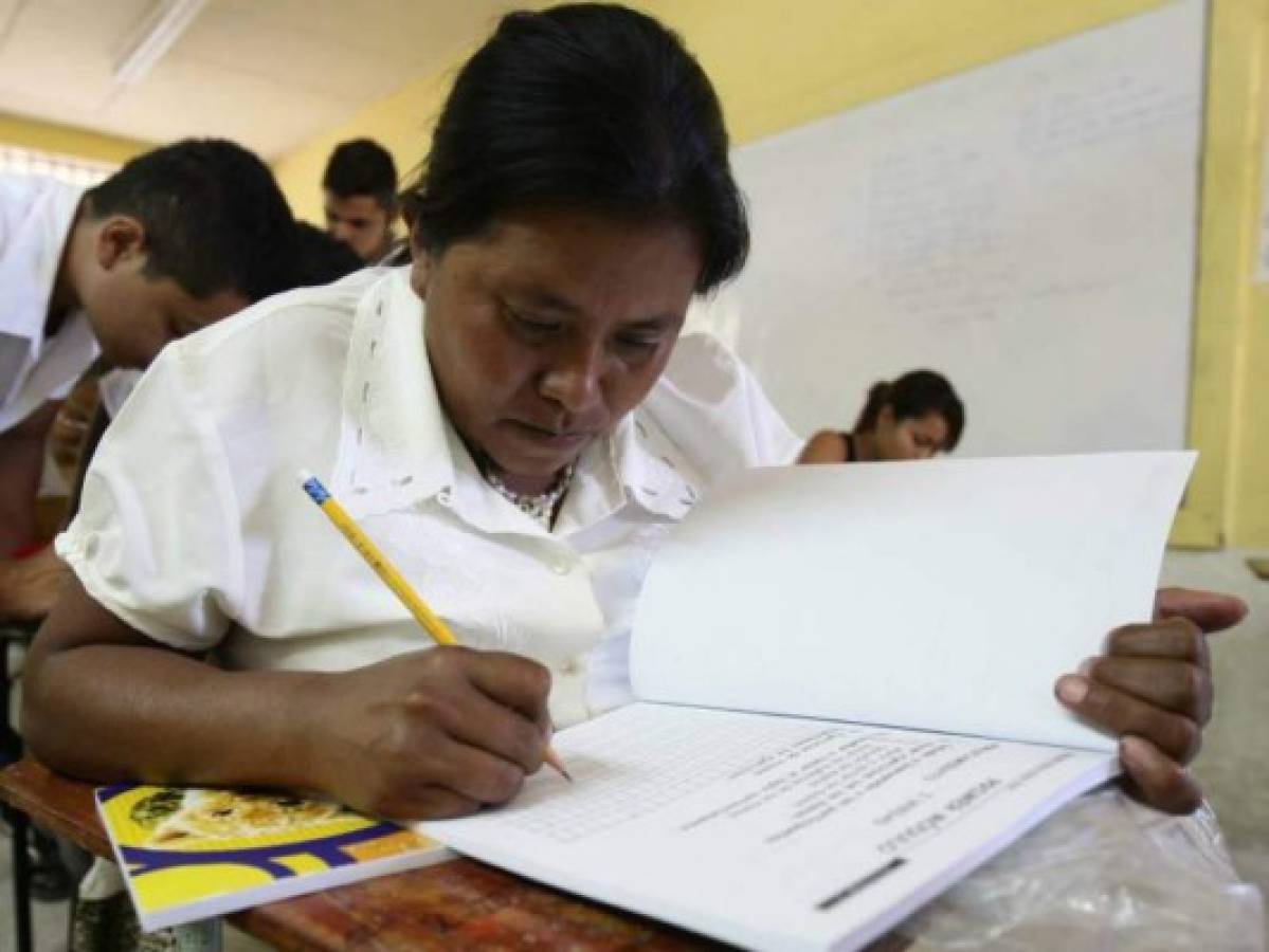 Honduras: Con tres meses de retraso reabre programa Educatodos