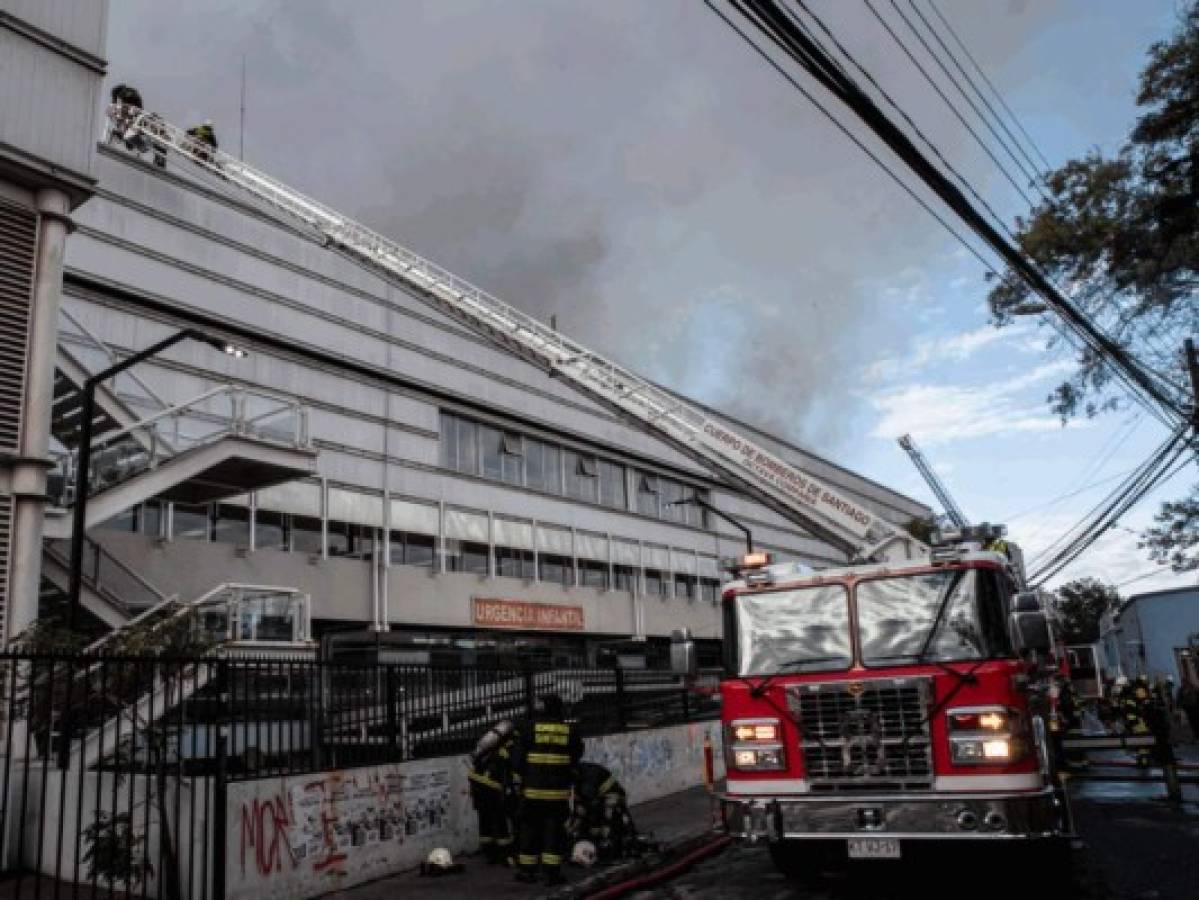 Incendio de hospital en Chile; evacúan 350 pacientes