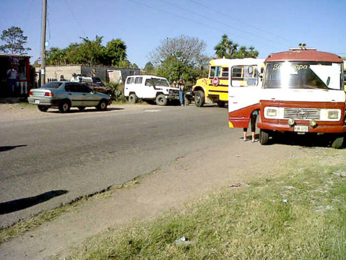 Transportistas se toman carretera de oriente que conduce de Tegucigalpa a Danlí