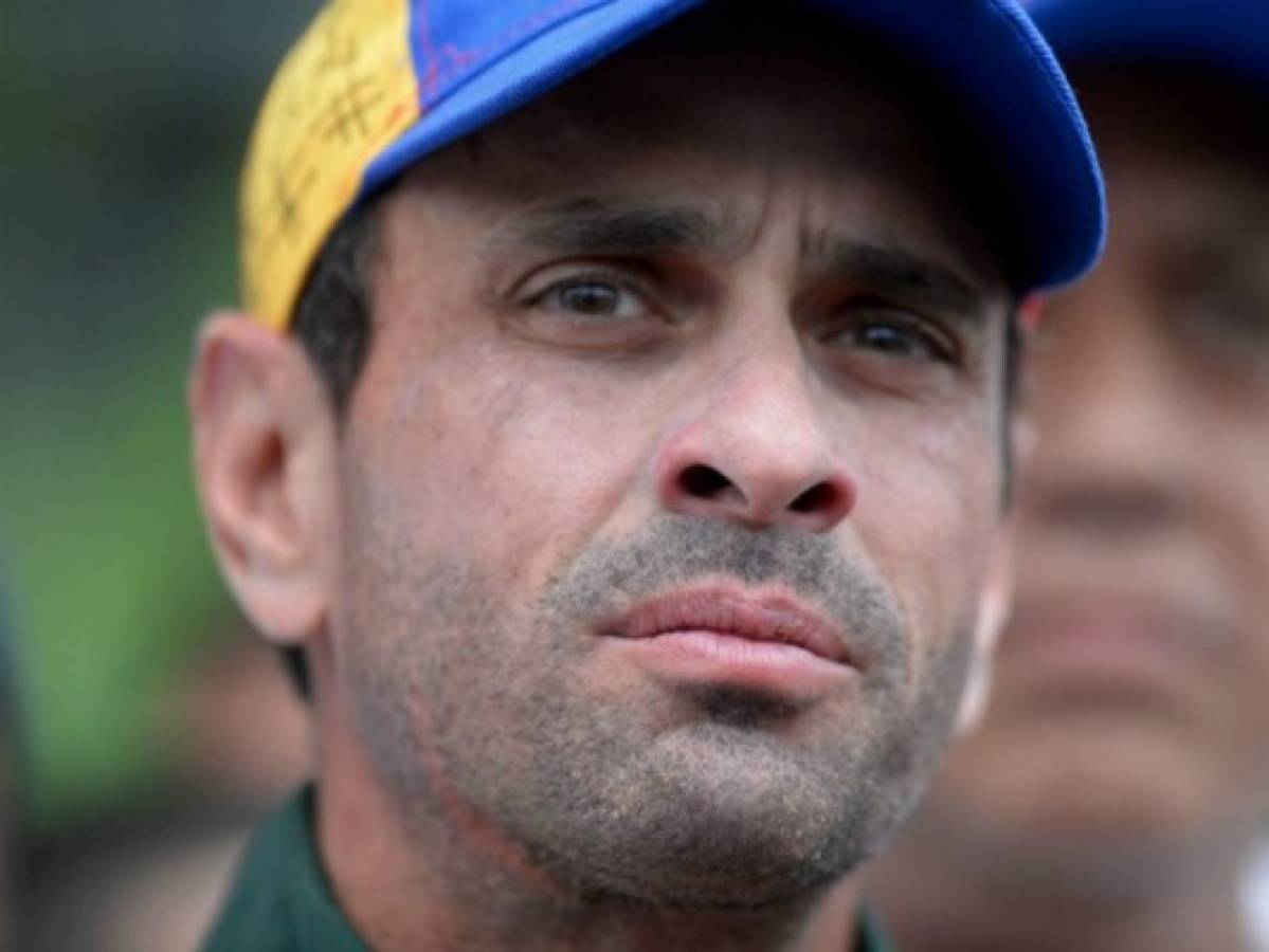 Venezuela: Justicia amenaza con prisión a Henrique Capriles por bloqueos en protestas