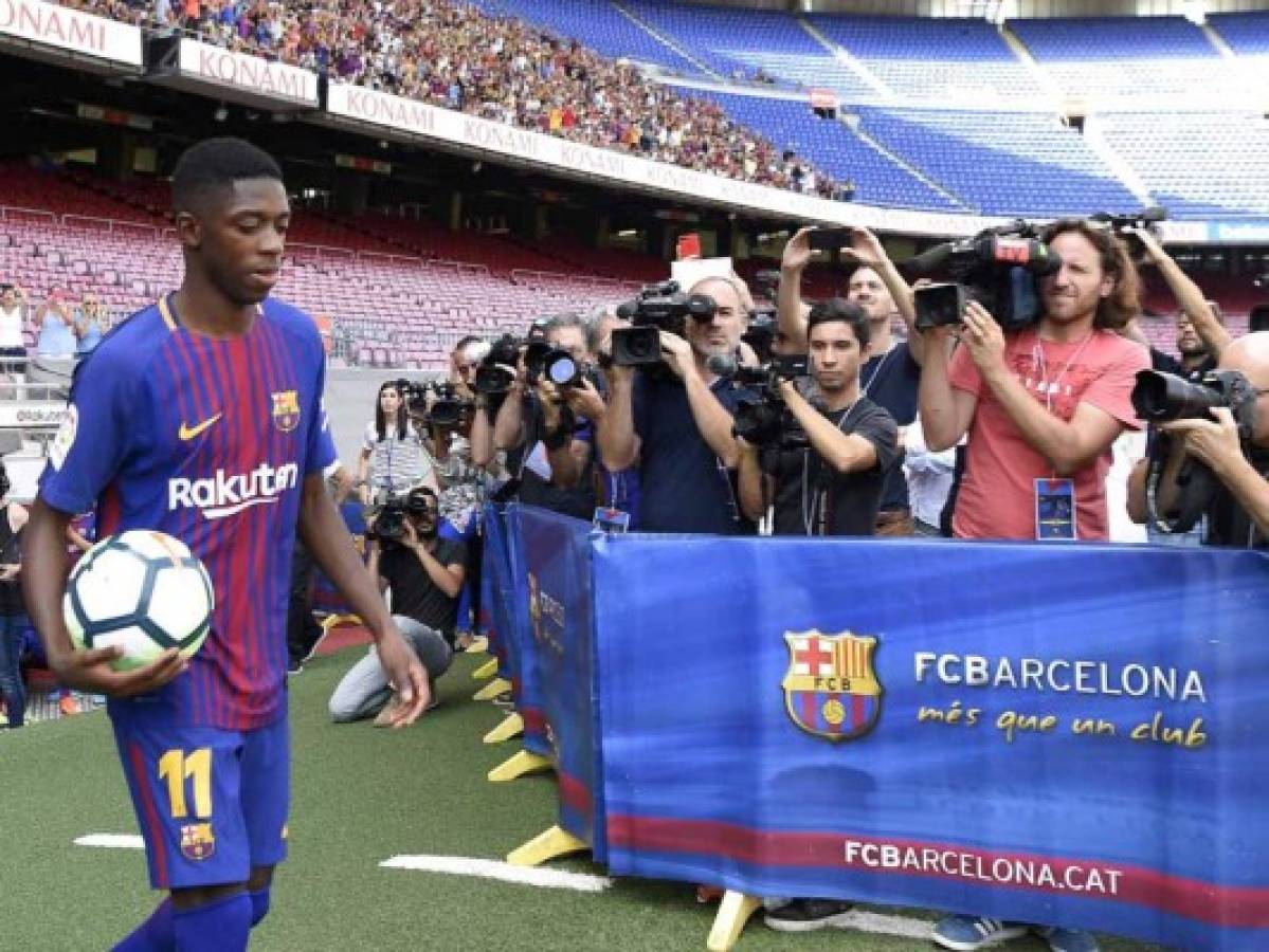 Ousmane Dembélé presentado con el FC Barcelona ante miles de aficionados