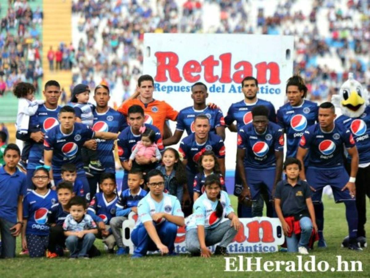 Jorge y Génesis, los aficionados incondicionales de Motagua