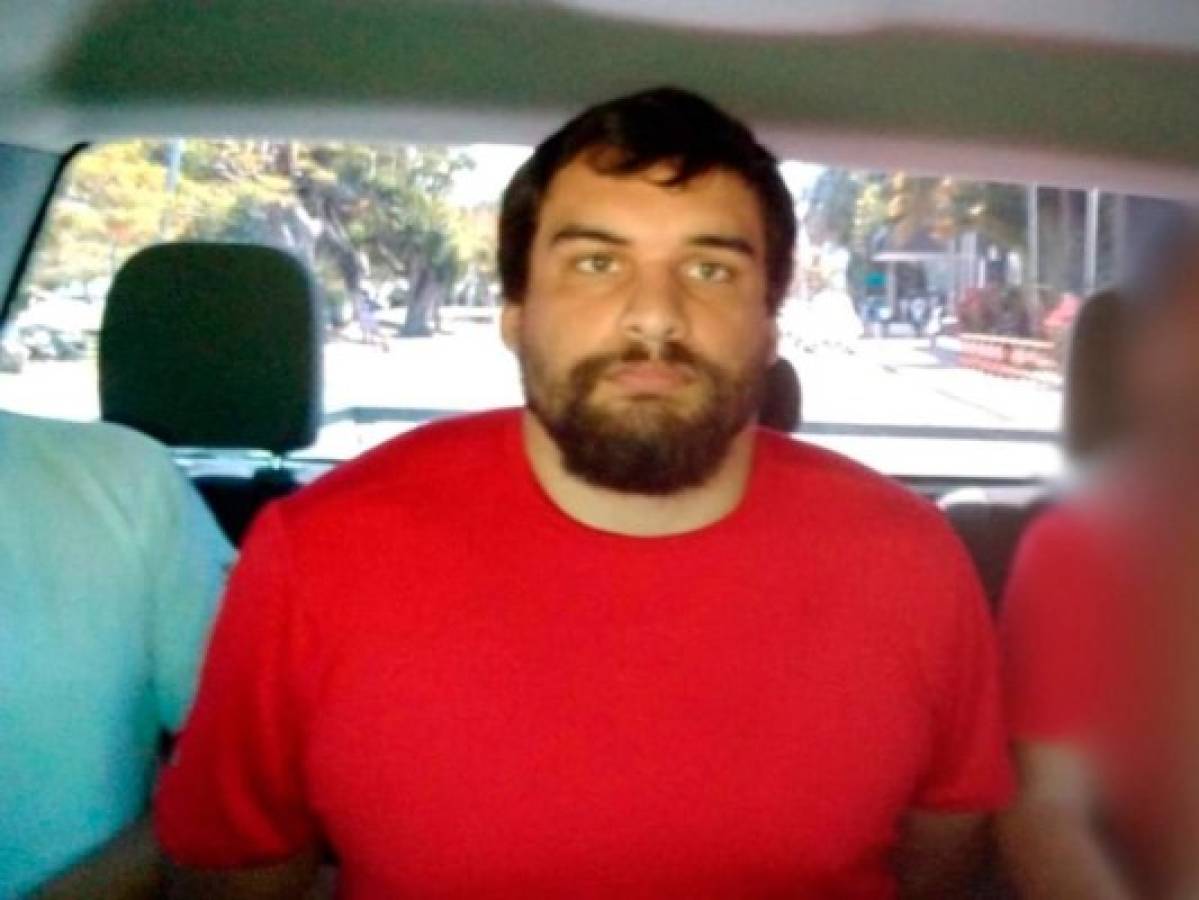 México extradita hijo de exNFL acusado de matar a sus padres