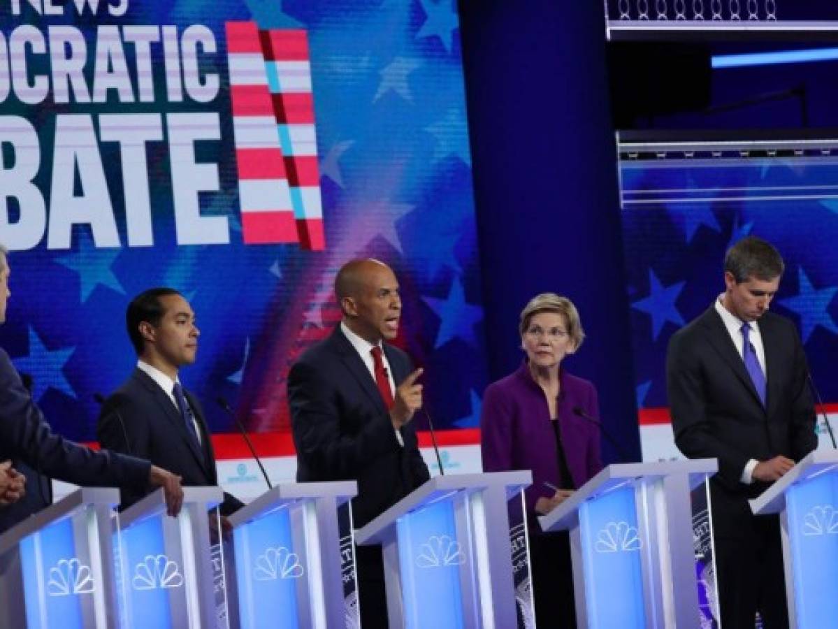 Demócratas que aspiran a la presidencia de EEUU comienzan su primer debate