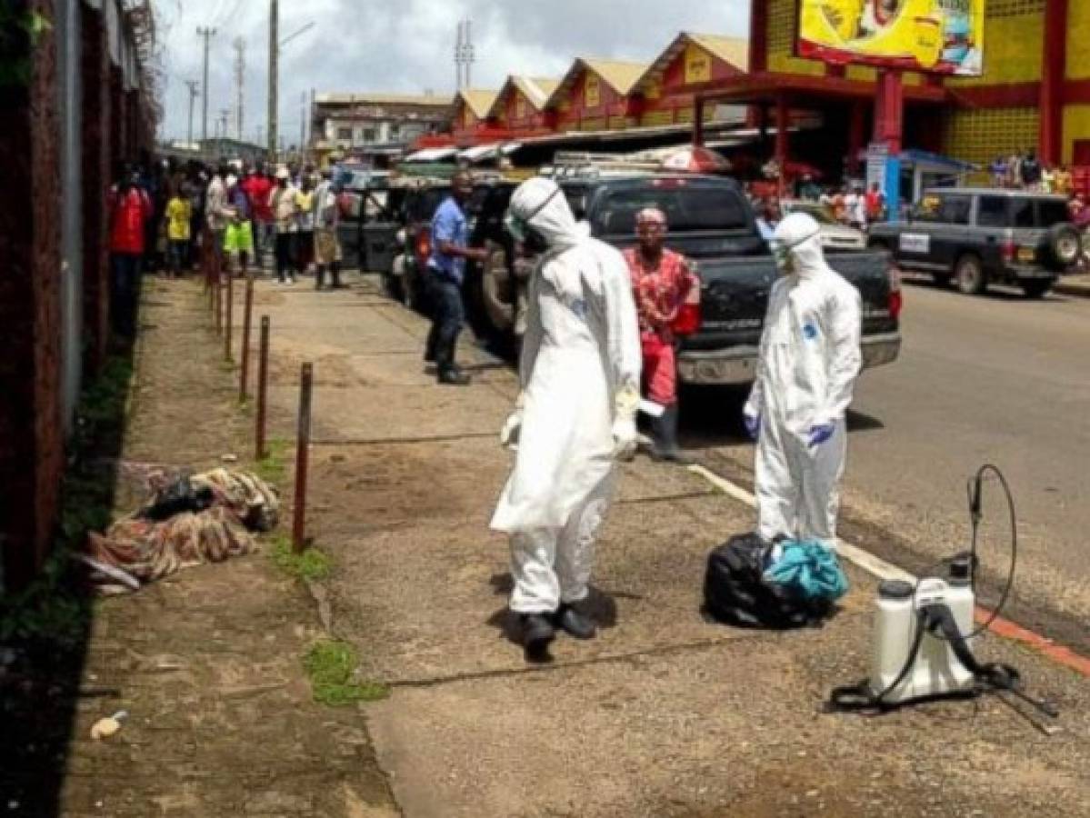 Lo declararon muerto por ébola y revivió en plena calle