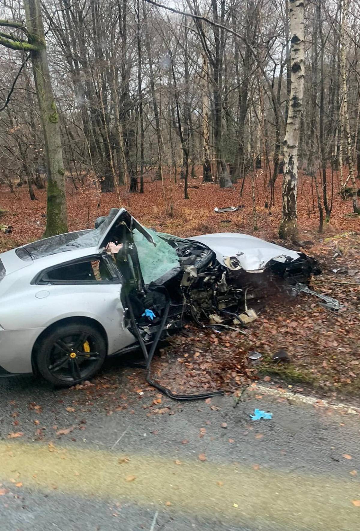 Totalmente destruido el auto en el que se accidentó Michail Antonio