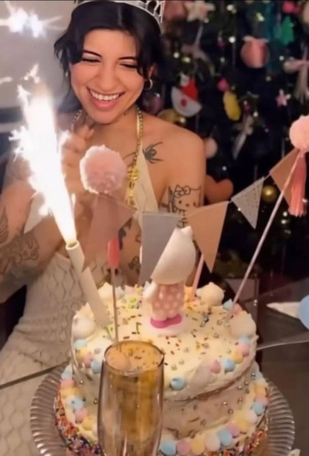 Cazzu celebra su cumpleaños número 31 con fiesta temática y sin redes sociales