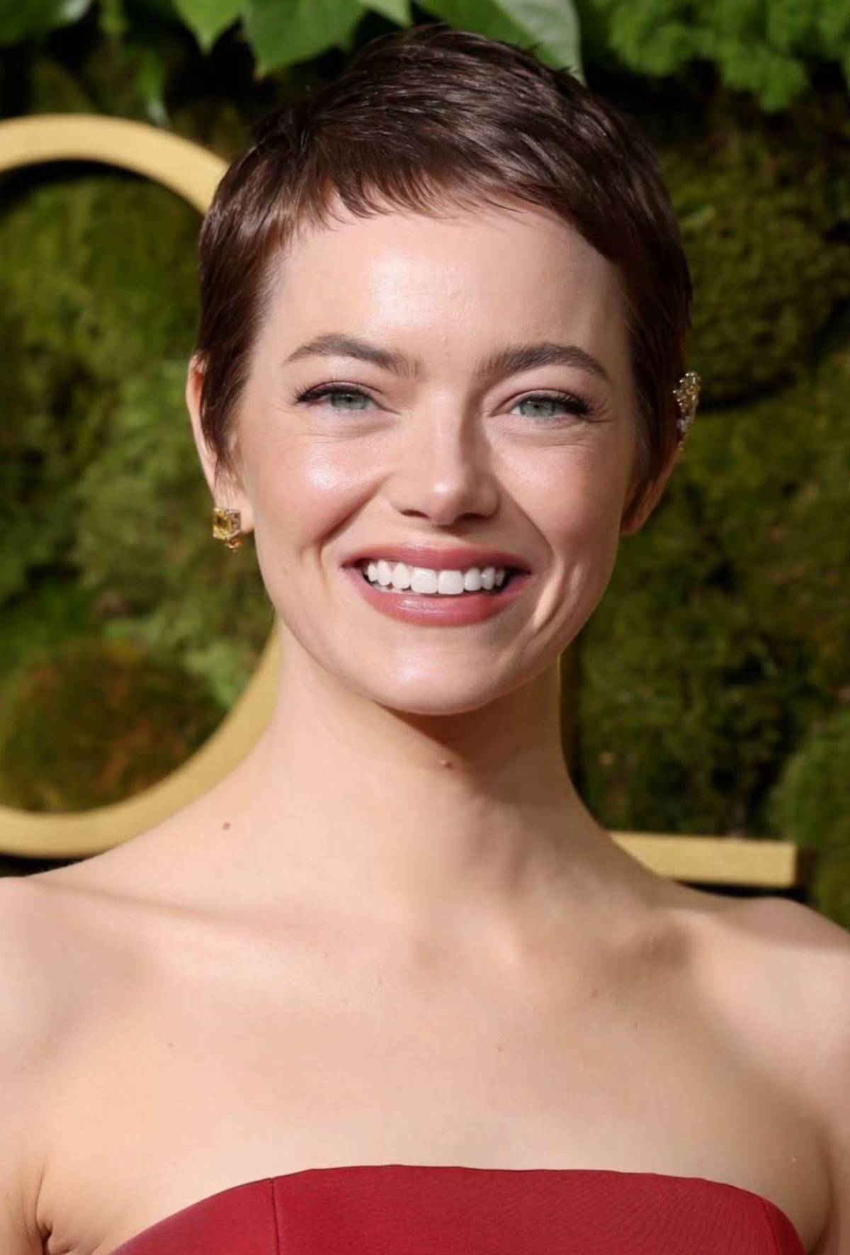 Emma Stone sorprende con un radical cambio: de cabello largo a un atrevido pixie cut