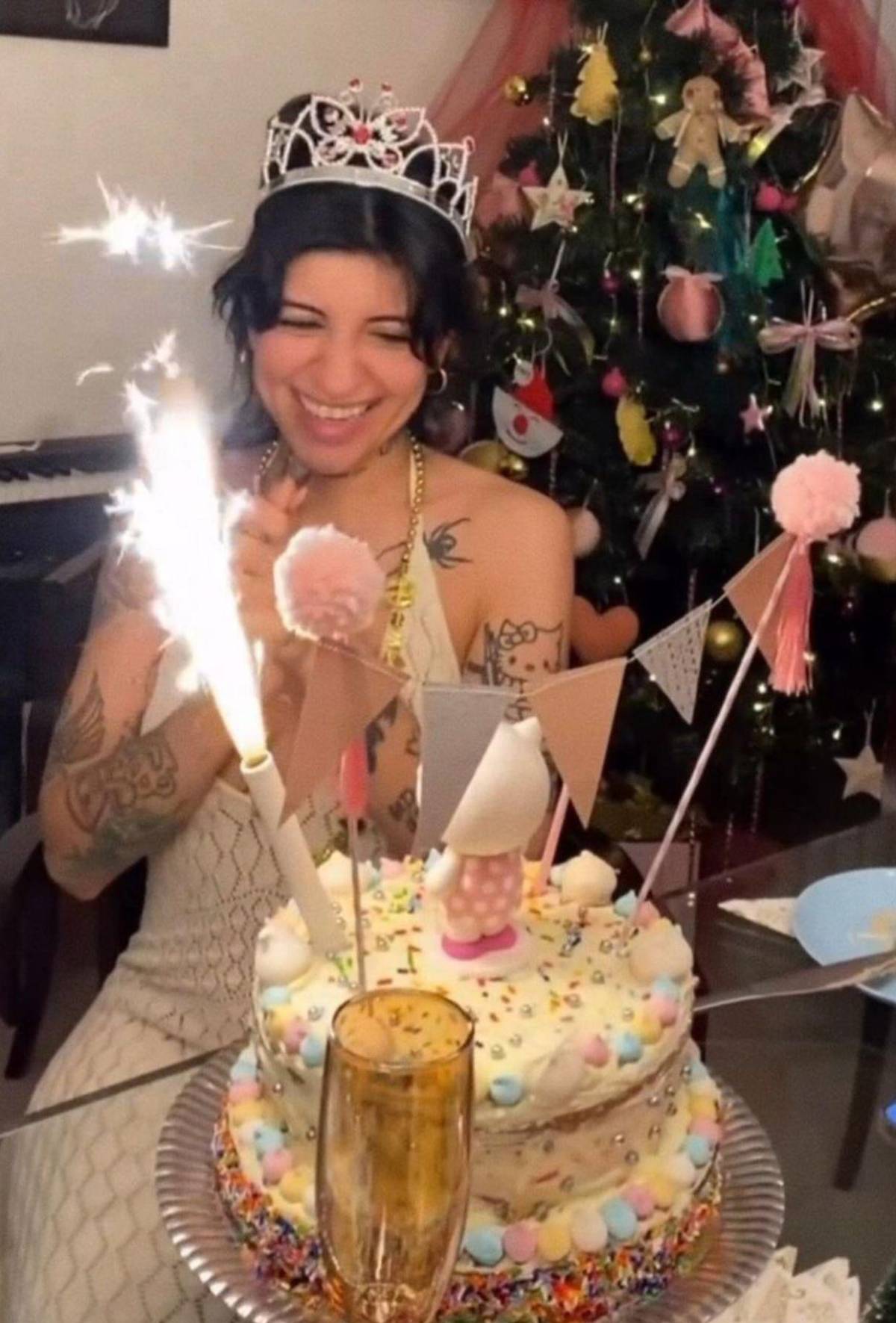 Cazzu celebra su cumpleaños número 31 con fiesta temática y sin redes sociales