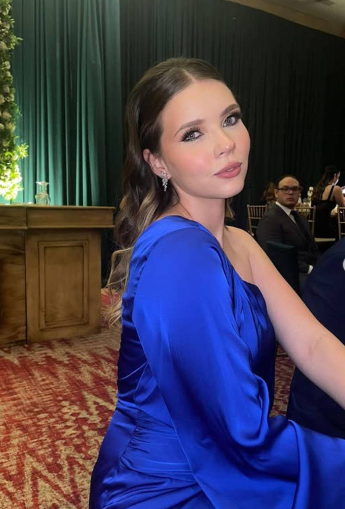 El increíble parecido entre la novia de Auzmendi y Scarlett Johansson