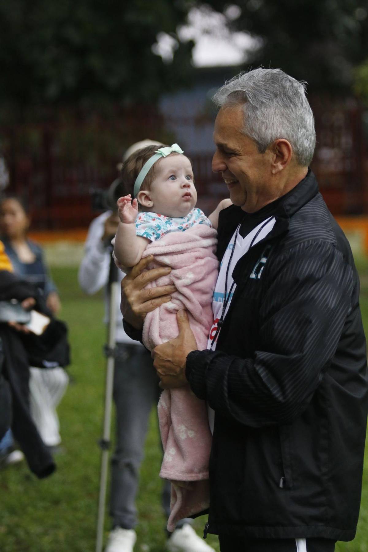 Por poco lo lesiona, sorpresa en entreno de Honduras y la broma a jugadores del Olimpia